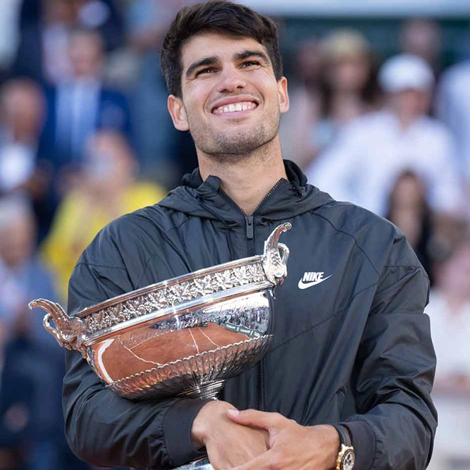 Carlos Alcaraz ay naglalaro nang may buong sigasig sa Roland Garros 2025 na torneo.