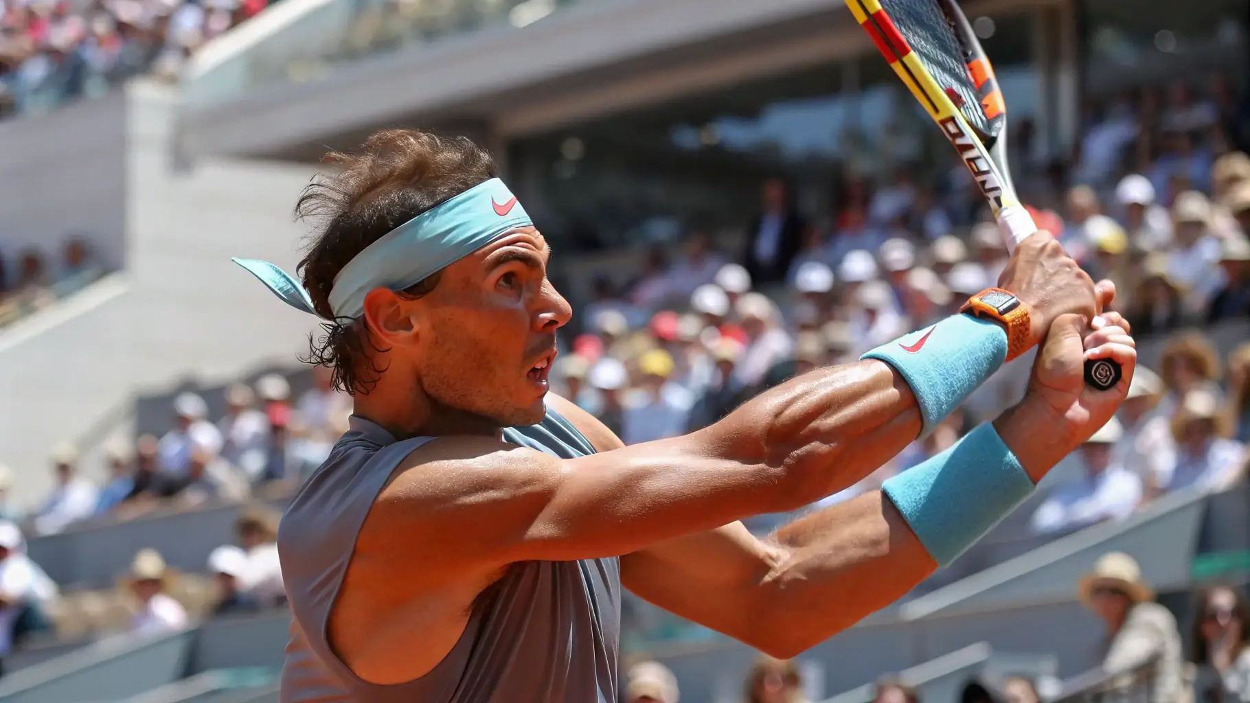 Kapag pinag-uusapan ang tungkol sa pinakadakilang manlalaro ng tennis sa lahat ng panahon, laging lumilitaw ang isang pangalan sa tuktok ng listahan — Rafael Nadal. Sa gitna ng lahat ng kanyang kahanga-hangang tagumpay, walang mas ikonik at kahanga-hanga kaysa sa kanyang walang kapantay na tagumpay sa Roland Garros, ang perlas ng mga clay court tournament. Sa 14 na titulo sa French Open, ang dominasyon ni Nadal sa Paris ay hindi lamang isang rekord — ito ay isang pamana na literal na inukit sa pulang lupa ng Stade Roland Garros.